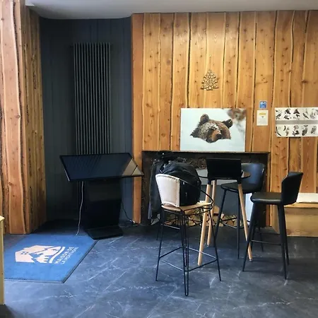 Daire Chez Matteo T2 35 M ,parking Prive Securise Terrasse 15m Local Skis 300m Des Remontees Mecaniques Bagnères-de-Luchon